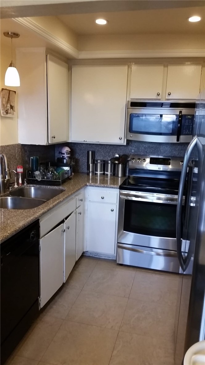 Valley Village, California, 91607, United States, 2 Bedrooms Bedrooms, ,2 BathroomsBathrooms,Residential,For Sale,1752773