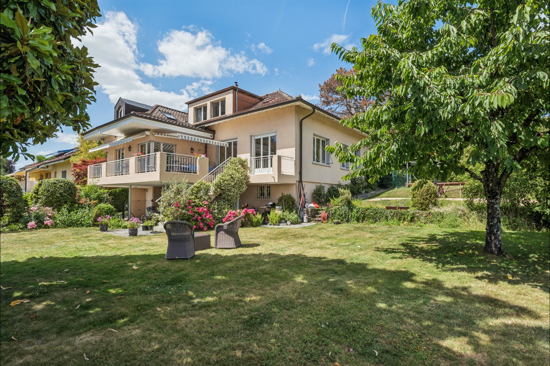  Charming Property Between the Village of Pully and the Lake - 物件實景