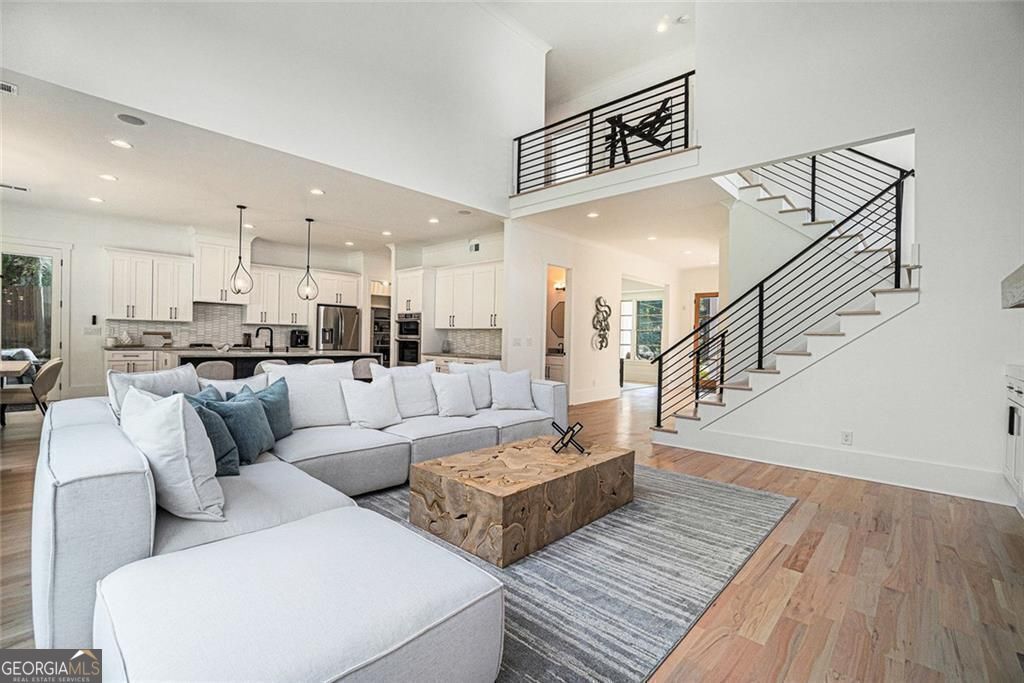 Alpharetta, Georgia, 30009, United States, 5 Bedrooms Bedrooms, ,4 BathroomsBathrooms,Residential,For Sale,1899249