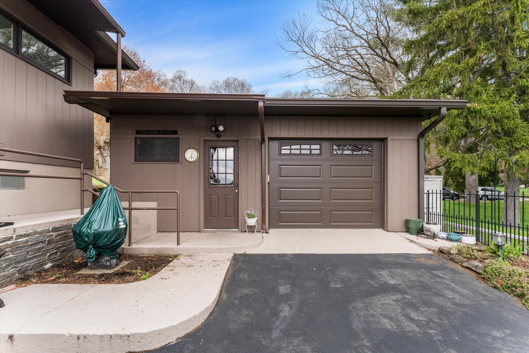  45 Lakeshore Drive Extension, West Brookfield, MA 01585 - 物件實景