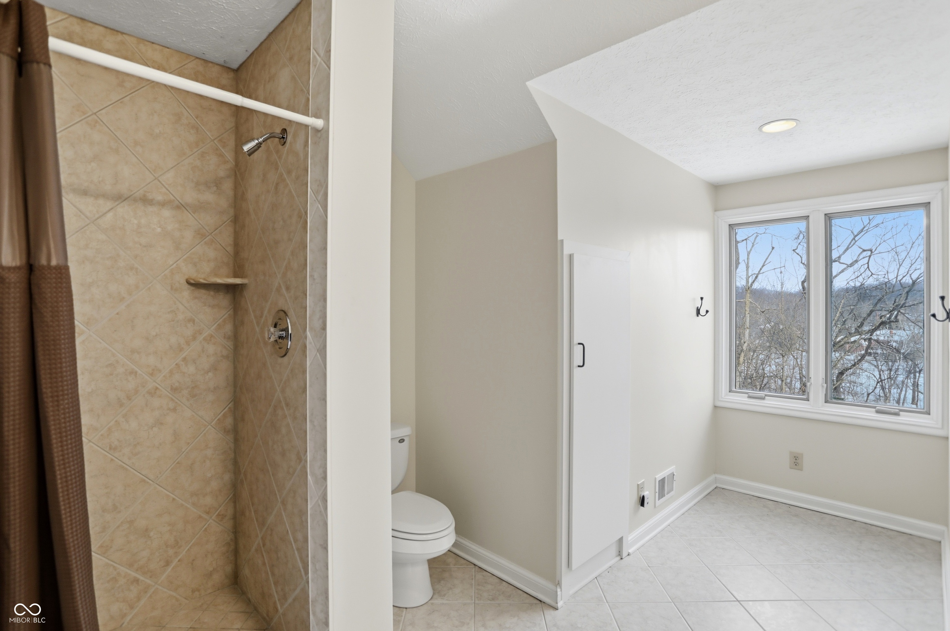 Indianapolis, Indiana, 46256, United States, 6 Bedrooms Bedrooms, ,10 BathroomsBathrooms,Residential,For Sale,2016946