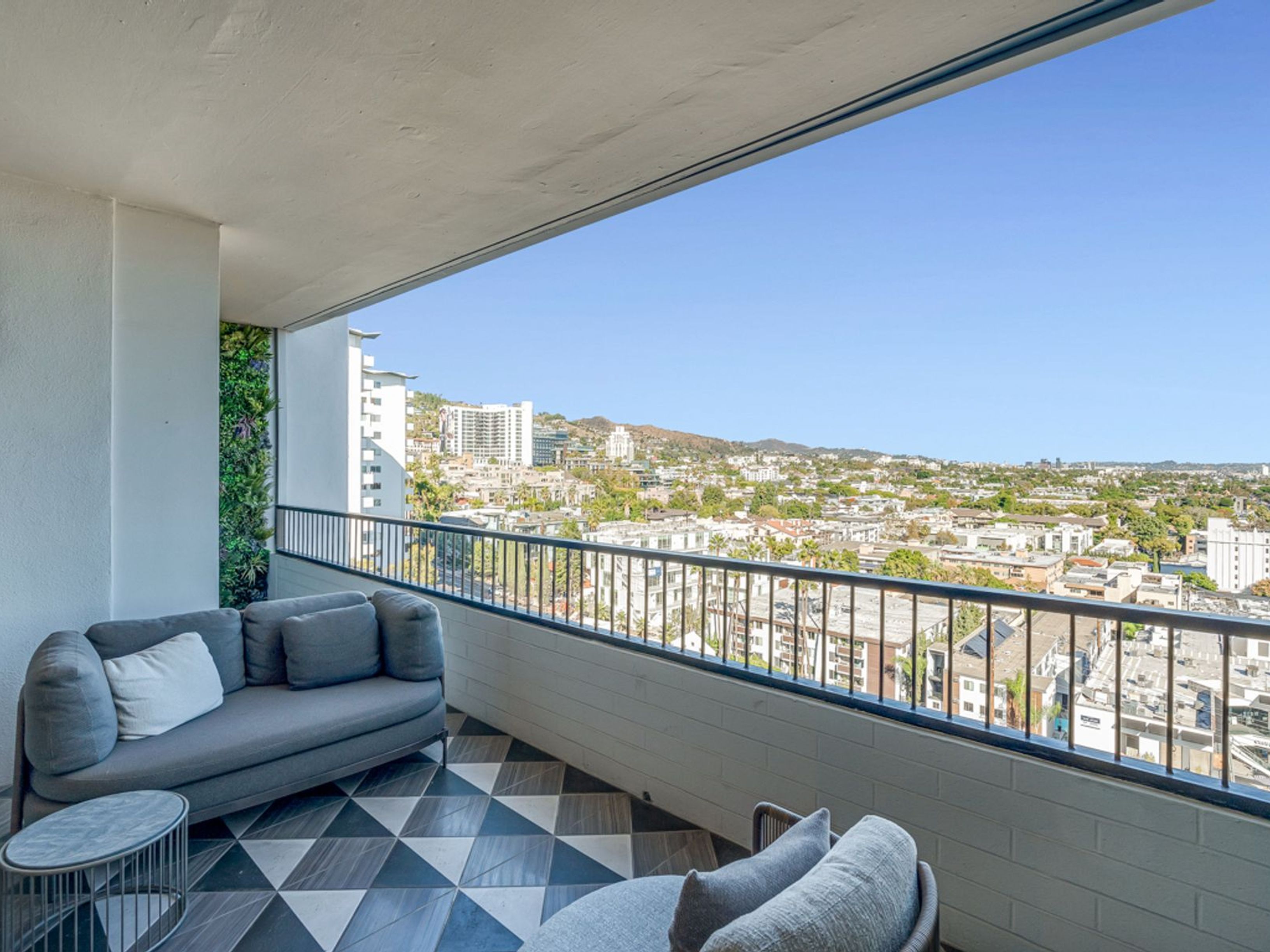  1100 Alta Loma Vista Road , West Hollywood, CA 90069 - 物件實景