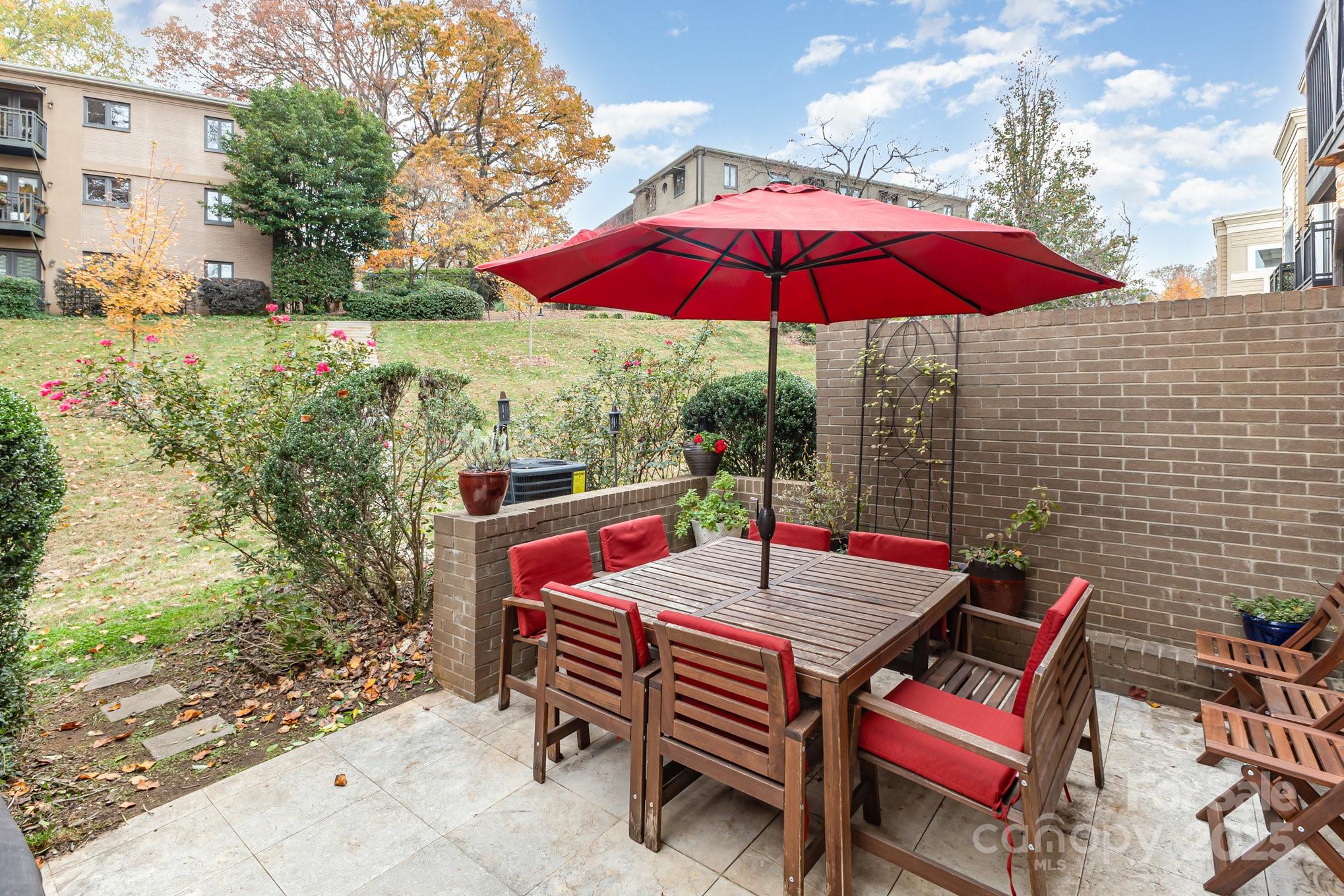 Charlotte, North Carolina, 28207, United States, 2 Bedrooms Bedrooms, ,3 BathroomsBathrooms,Residential,For Sale,1997449