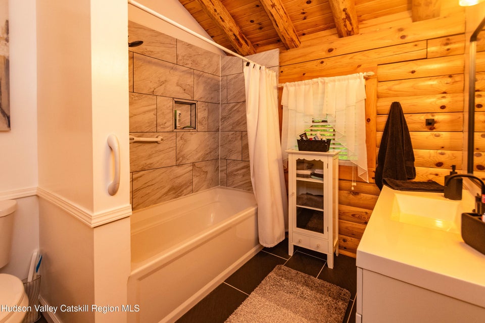 New Paltz, New York, 12561, United States, 3 Bedrooms Bedrooms, ,3 BathroomsBathrooms,Residential,For Sale,1873617