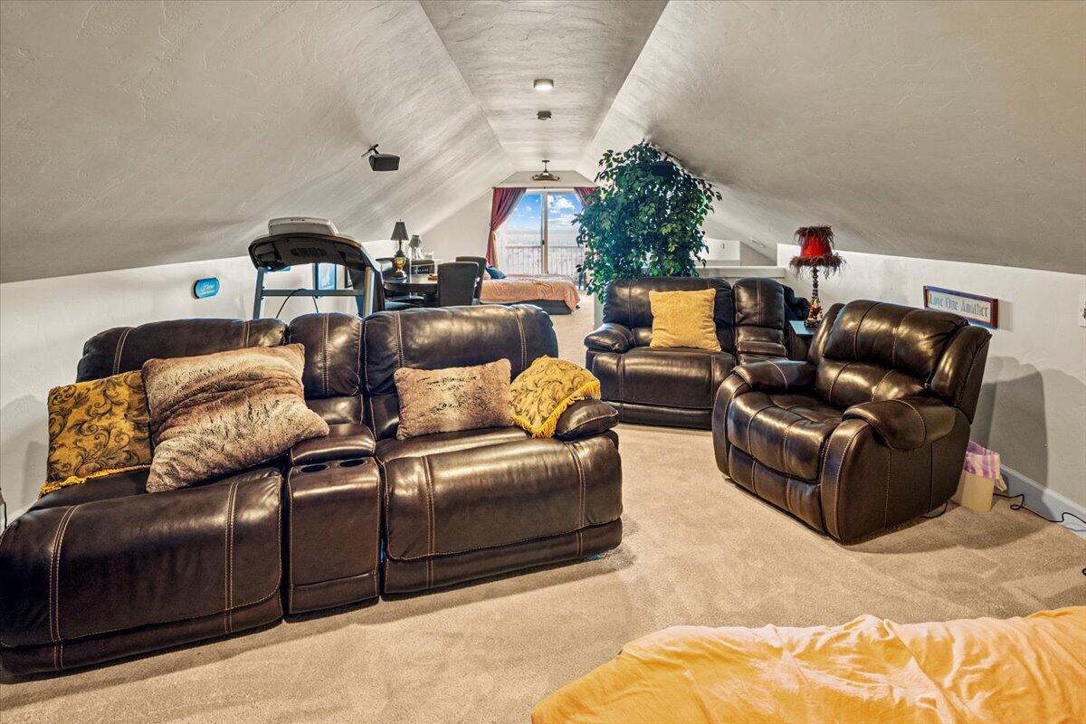 Bend, Oregon, 97703, United States, 3 Bedrooms Bedrooms, ,2 BathroomsBathrooms,Residential,For Sale,2005740