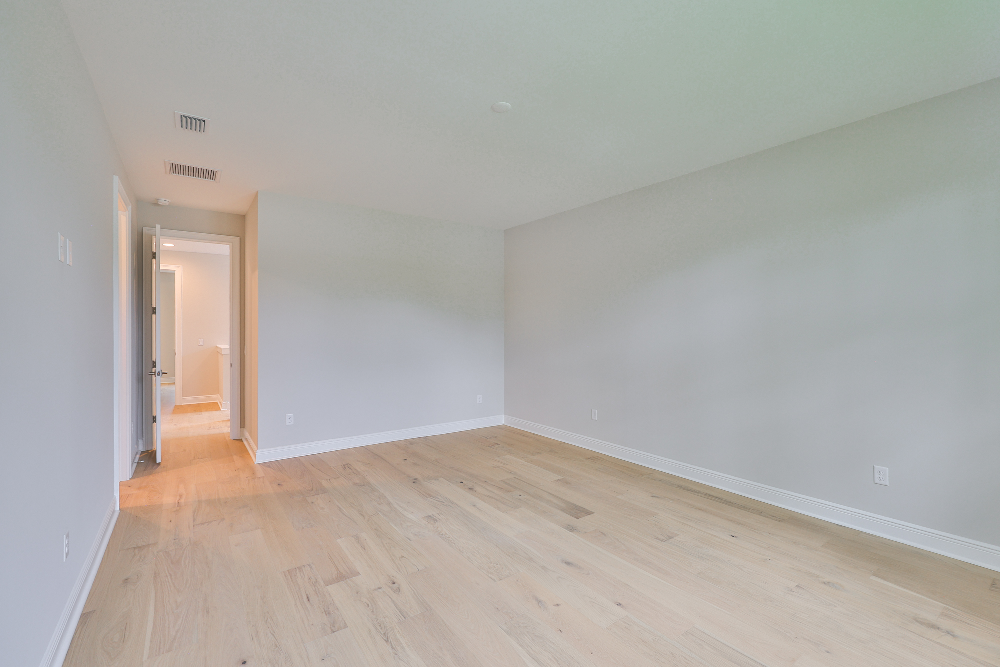 Tampa, Florida, 33609, United States, 4 Bedrooms Bedrooms, ,5 BathroomsBathrooms,Residential,For Sale,1792306