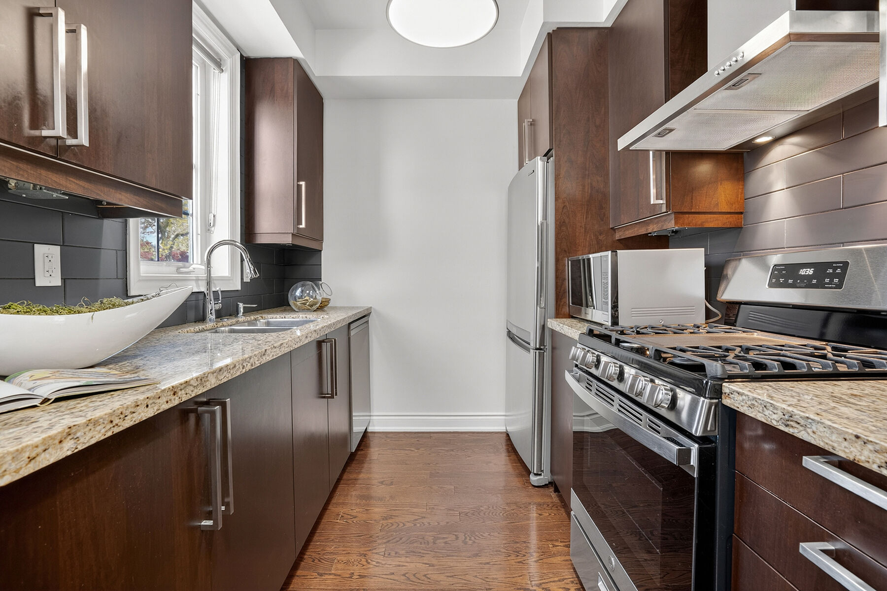  Rare Forest Hill Townhome - 物件實景