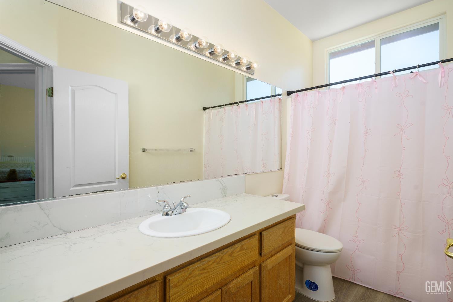 Bakersfield, California, 93311, United States, 5 Bedrooms Bedrooms, ,3 BathroomsBathrooms,Residential,For Sale,1933198