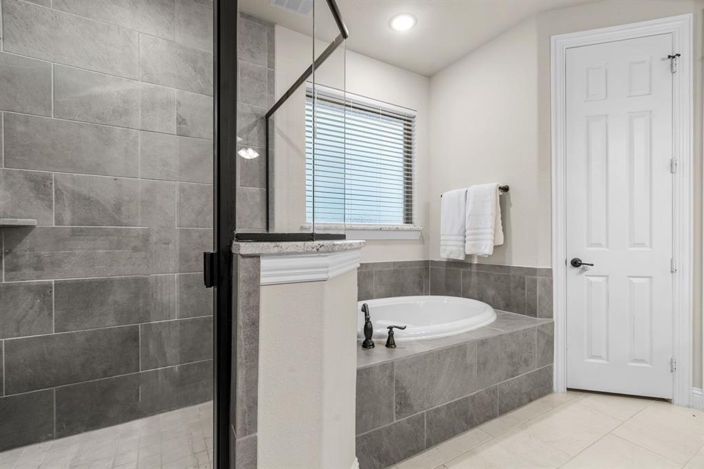 Waxahachie, Texas, 75165, United States, 4 Bedrooms Bedrooms, ,3 BathroomsBathrooms,Residential,For Sale,1981822