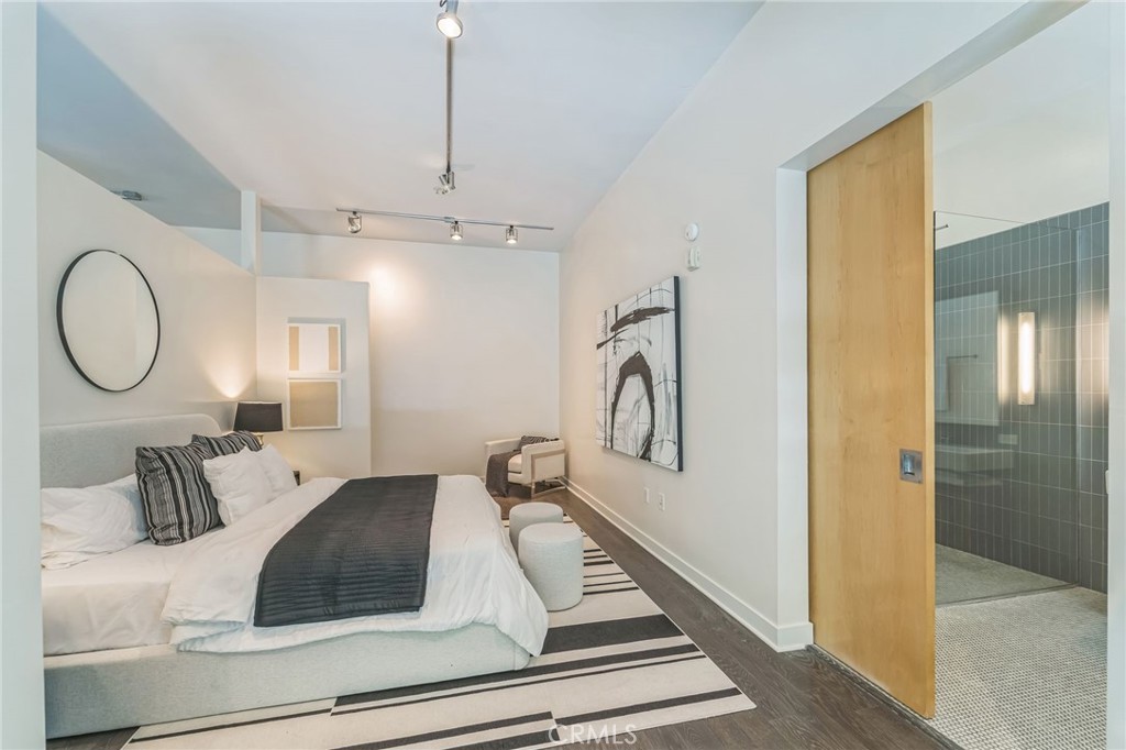 Marina del Rey, California, 90292, United States, 2 Bedrooms Bedrooms, ,1 BathroomBathrooms,Residential,For Sale,1901416