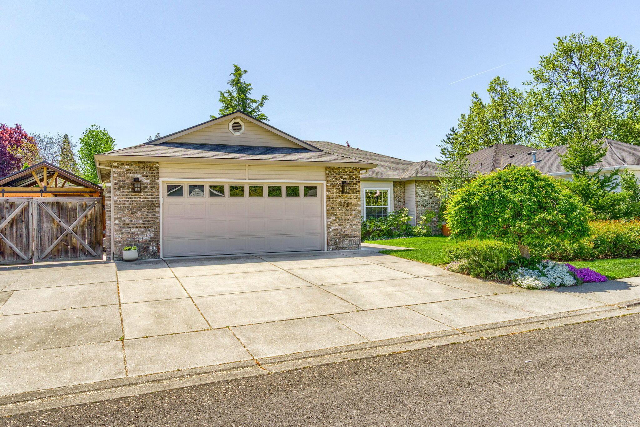 Central Point, Oregon, 97502, United States, 3 Bedrooms Bedrooms, ,2 BathroomsBathrooms,Residential,For Sale,1793291