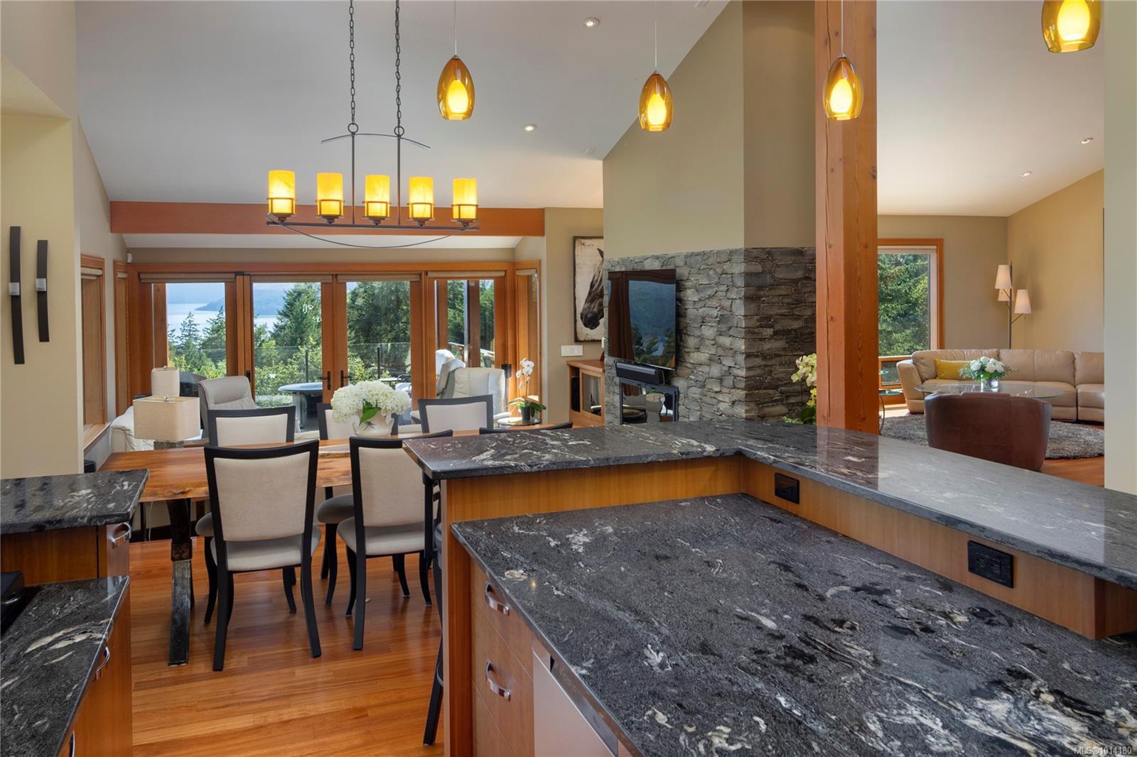 CENTRAL SAANICH, British Columbia, V8M 1S2, CA, 3 Bedrooms Bedrooms, ,Residential,For Sale,1950978