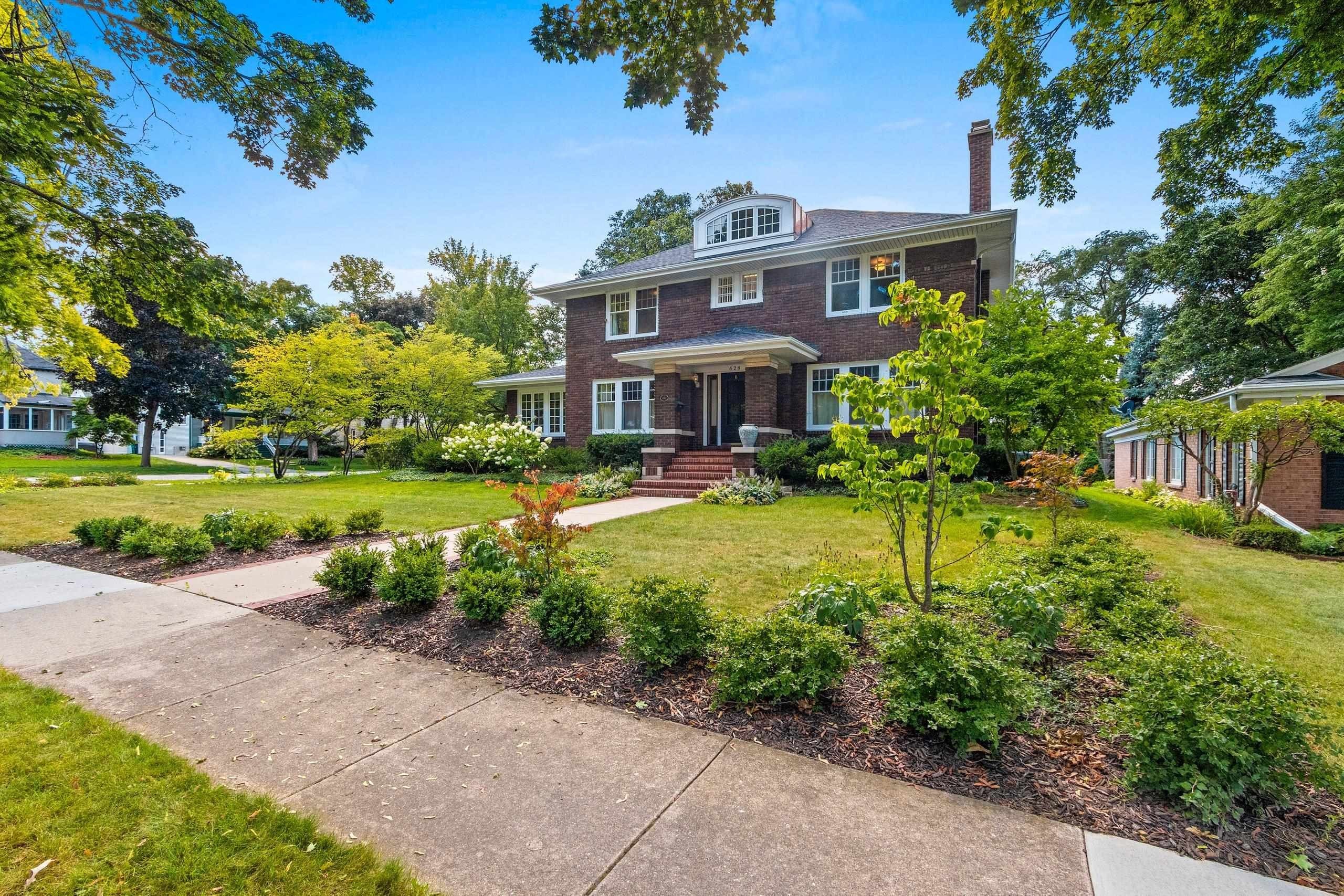 GREEN BAY, Wisconsin, 54301-3217, United States, 4 Bedrooms Bedrooms, ,3 BathroomsBathrooms,Residential,For Sale,1984503