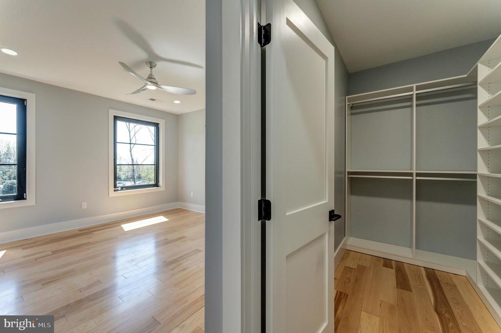 Herndon, Virginia, 20170, United States, 6 Bedrooms Bedrooms, ,6 BathroomsBathrooms,Residential,For Sale,1941281