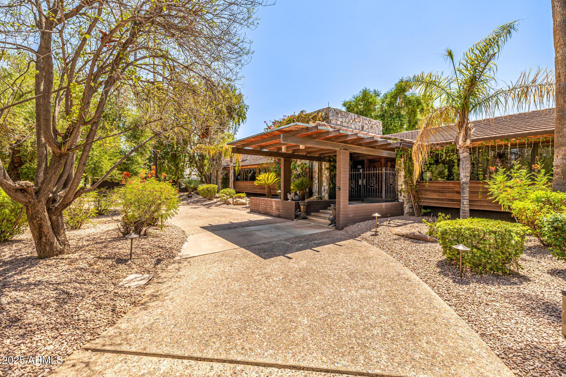 Paradise Valley, Arizona, 85253, United States, 4 Bedrooms Bedrooms, ,8 BathroomsBathrooms,Residential,For Sale,1983455