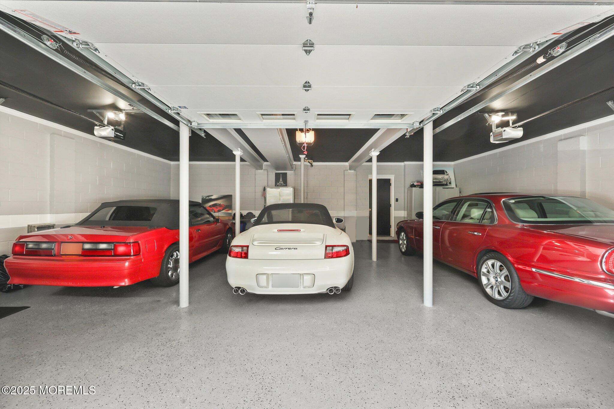 Manalapan, New Jersey, 07726, United States, 5 Bedrooms Bedrooms, ,7 BathroomsBathrooms,Residential,For Sale,1979083