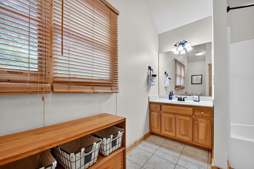 Ellijay, Georgia, 30540, United States, 3 Bedrooms Bedrooms, ,3 BathroomsBathrooms,Residential,For Sale,1916949