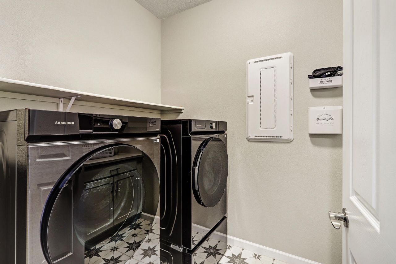 Rio Rancho, New Mexico, 87124, United States, 5 Bedrooms Bedrooms, ,4 BathroomsBathrooms,Residential,For Sale,2003162