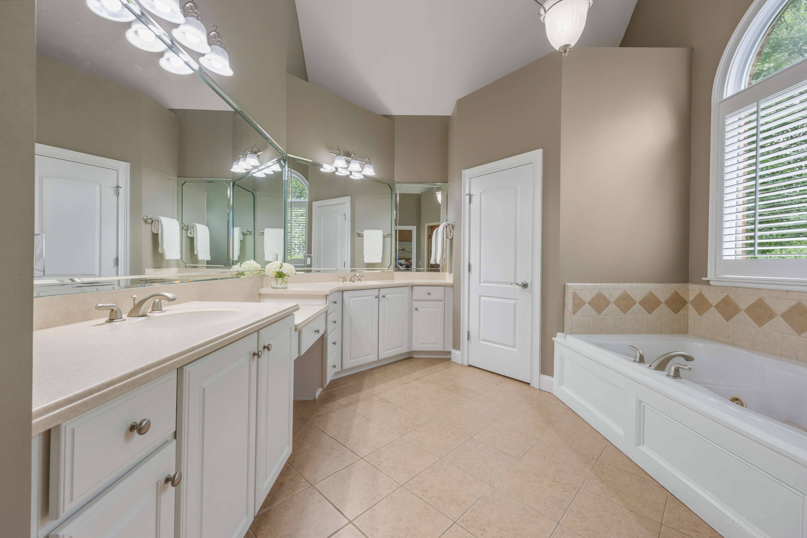  Impeccably Maintained Home in an Exclusive Gated Enclave - 物件實景