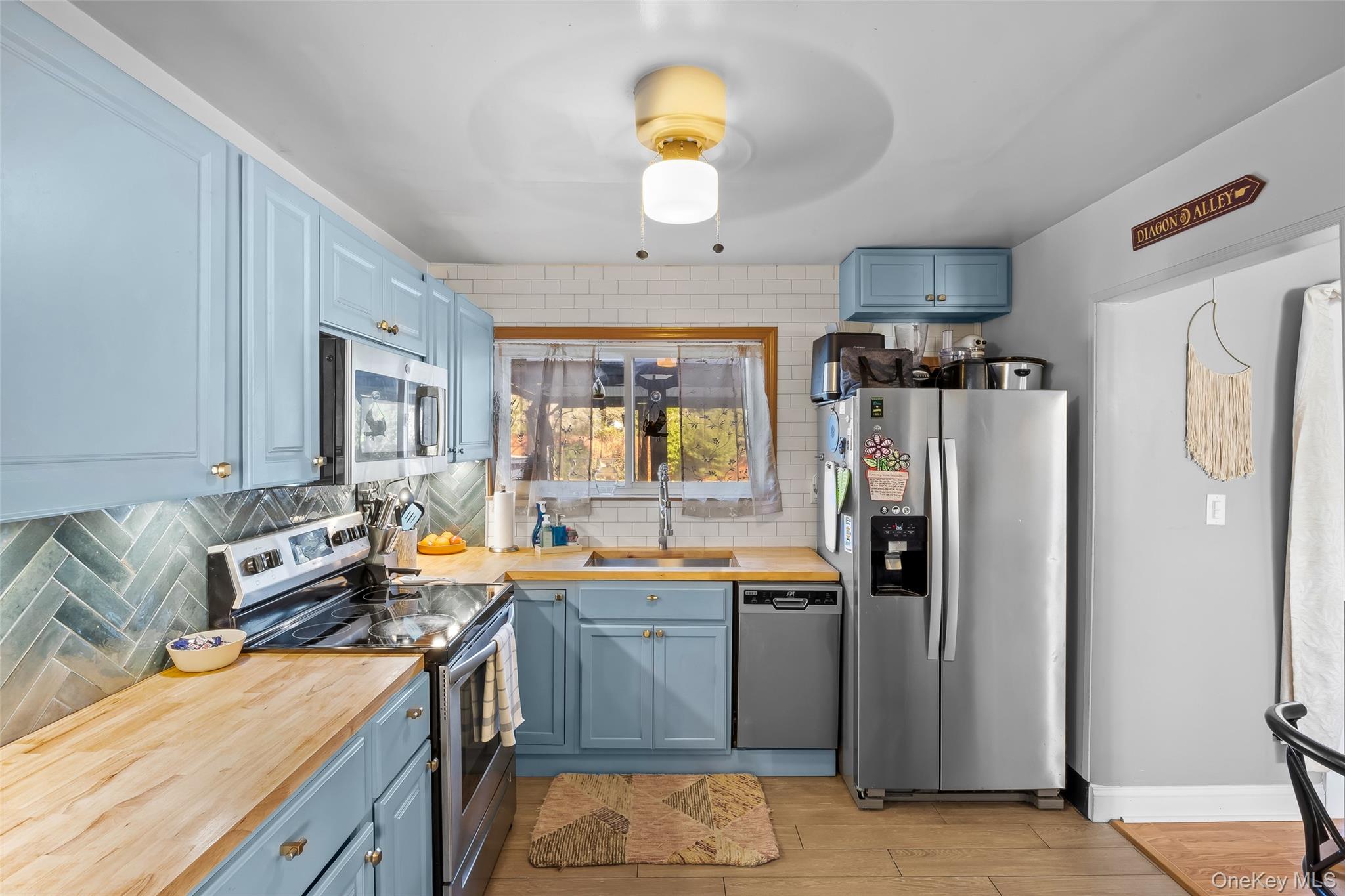 Farmingville, New York, 11738, United States, 4 Bedrooms Bedrooms, ,2 BathroomsBathrooms,Residential,For Sale,1928203