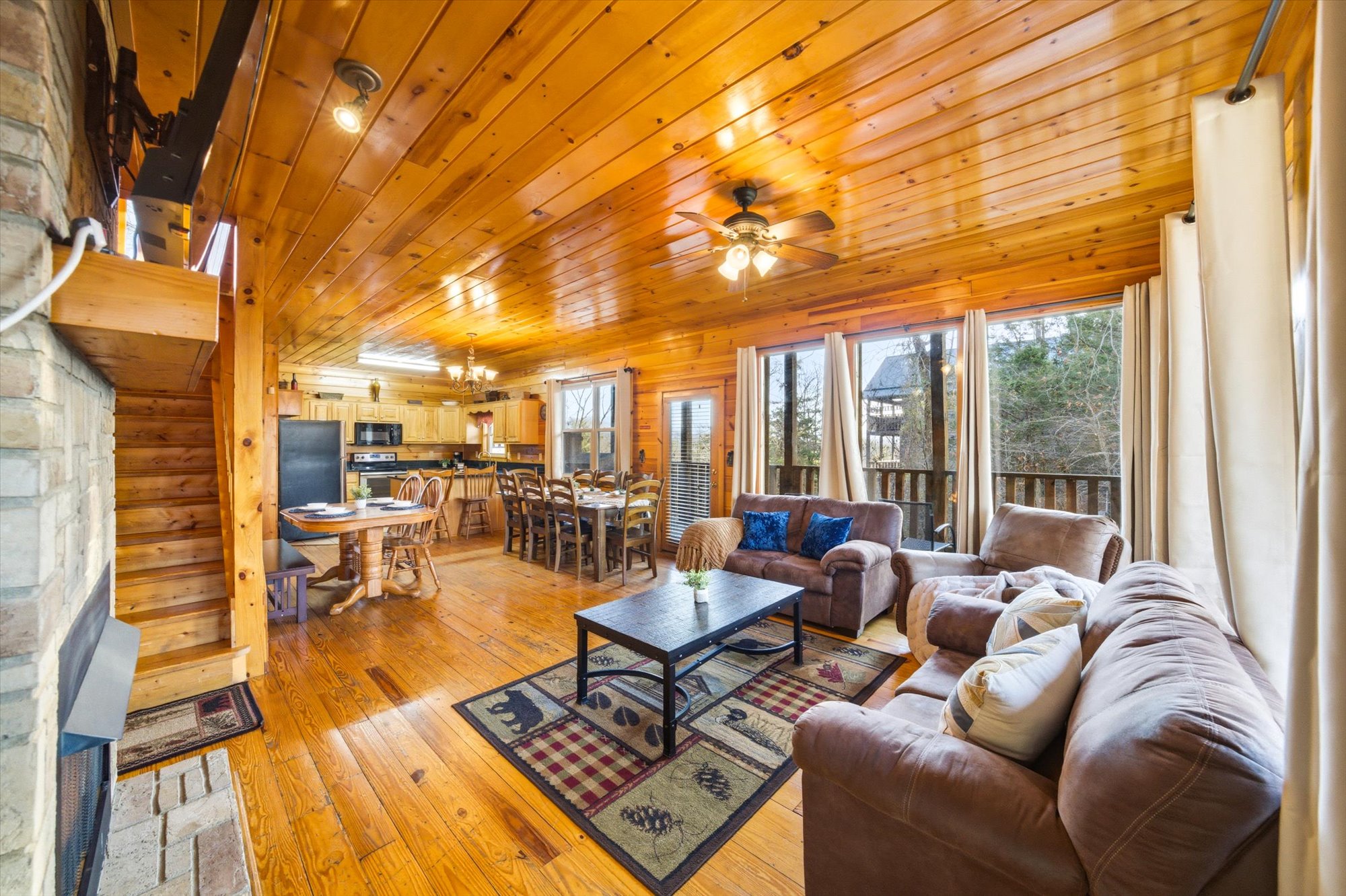 Sevierville, Tennessee, 37876-3406, United States, 3 Bedrooms Bedrooms, ,5 BathroomsBathrooms,Residential,For Sale,2048789
