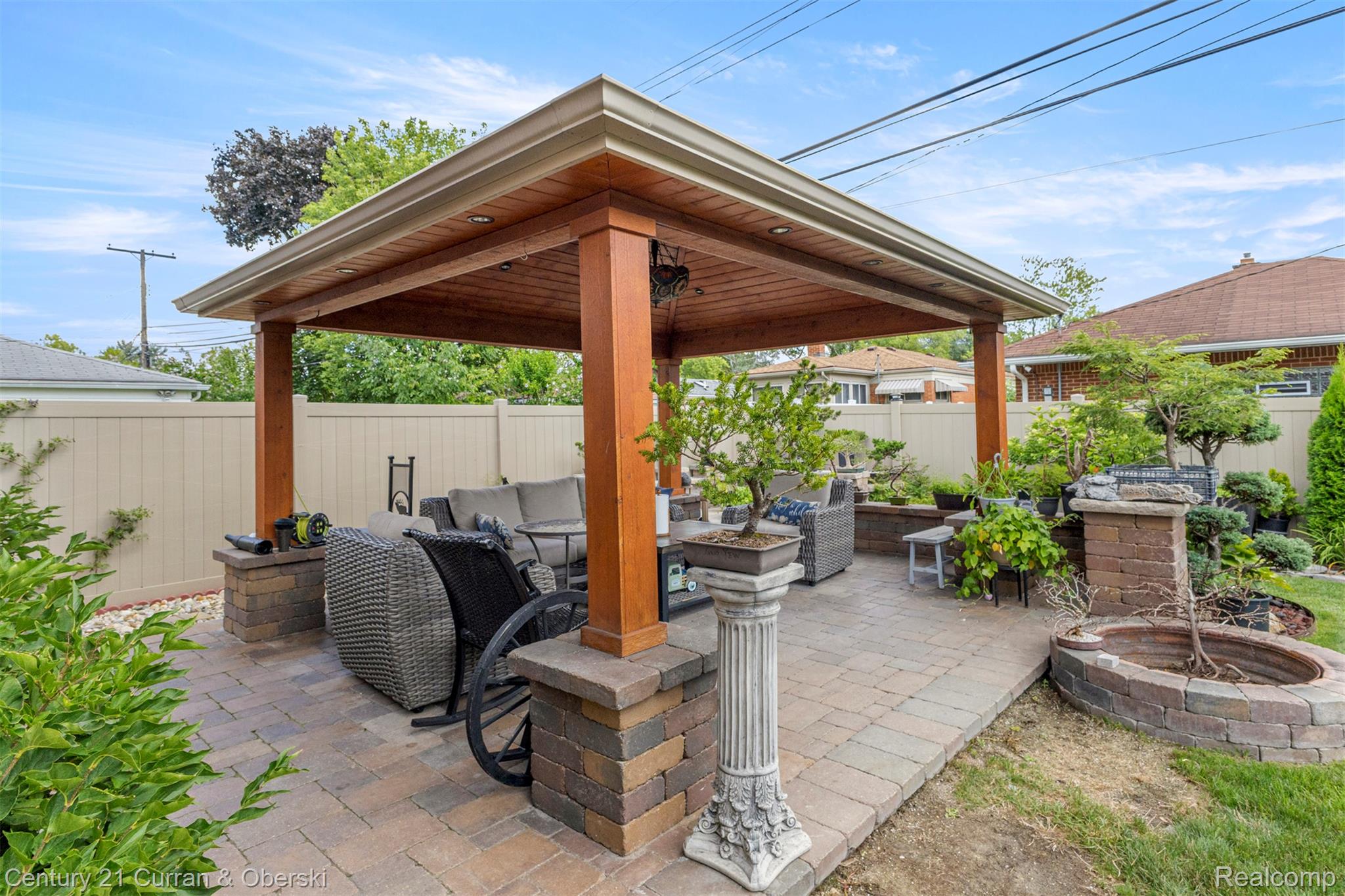 Dearborn Heights, Michigan, 48127, United States, 4 Bedrooms Bedrooms, ,5 BathroomsBathrooms,Residential,For Sale,1974066