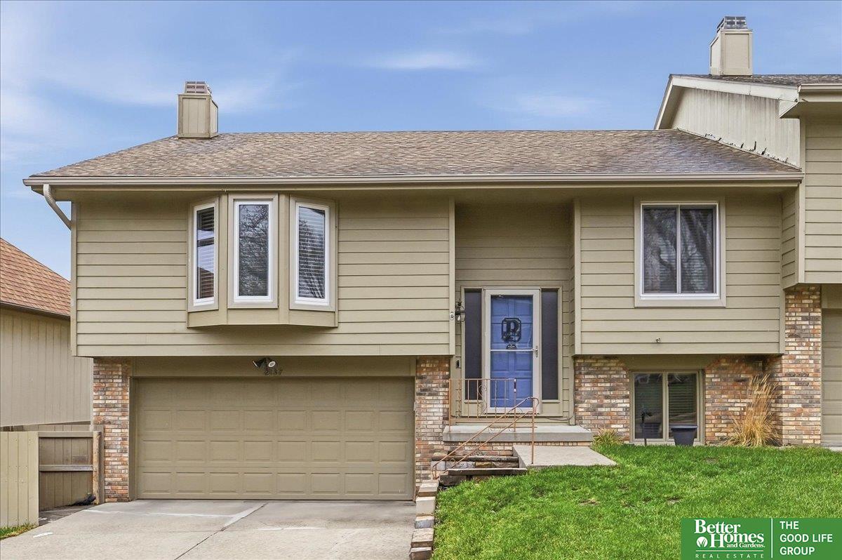 121st St, Omaha, NE 68164