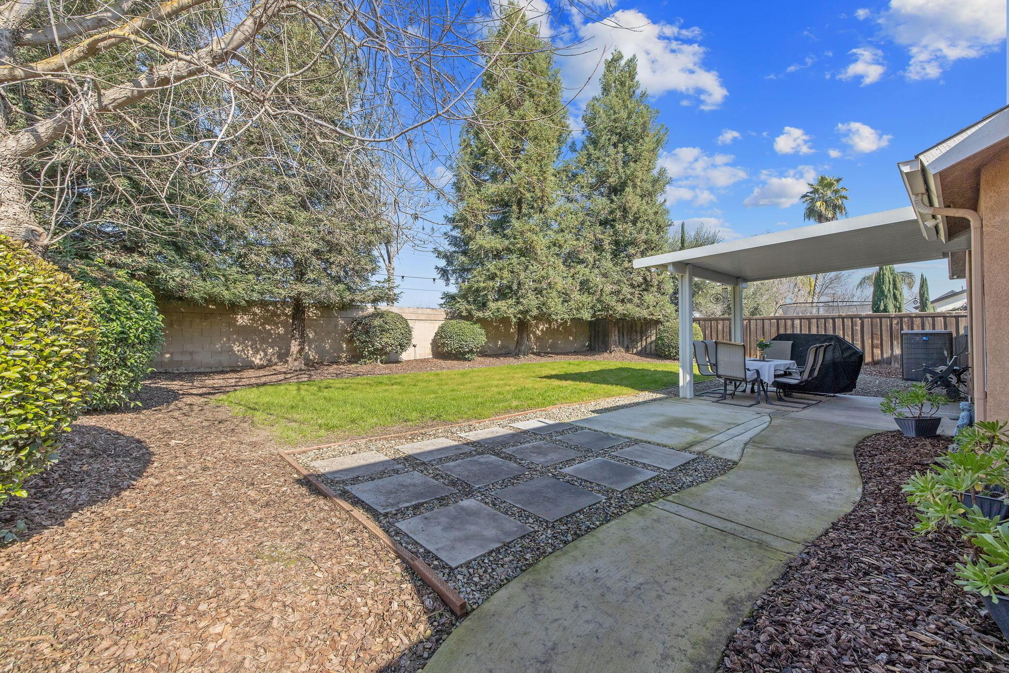 Visalia, California, 93291, United States, 3 Bedrooms Bedrooms, ,2 BathroomsBathrooms,Residential,For Sale,2013807