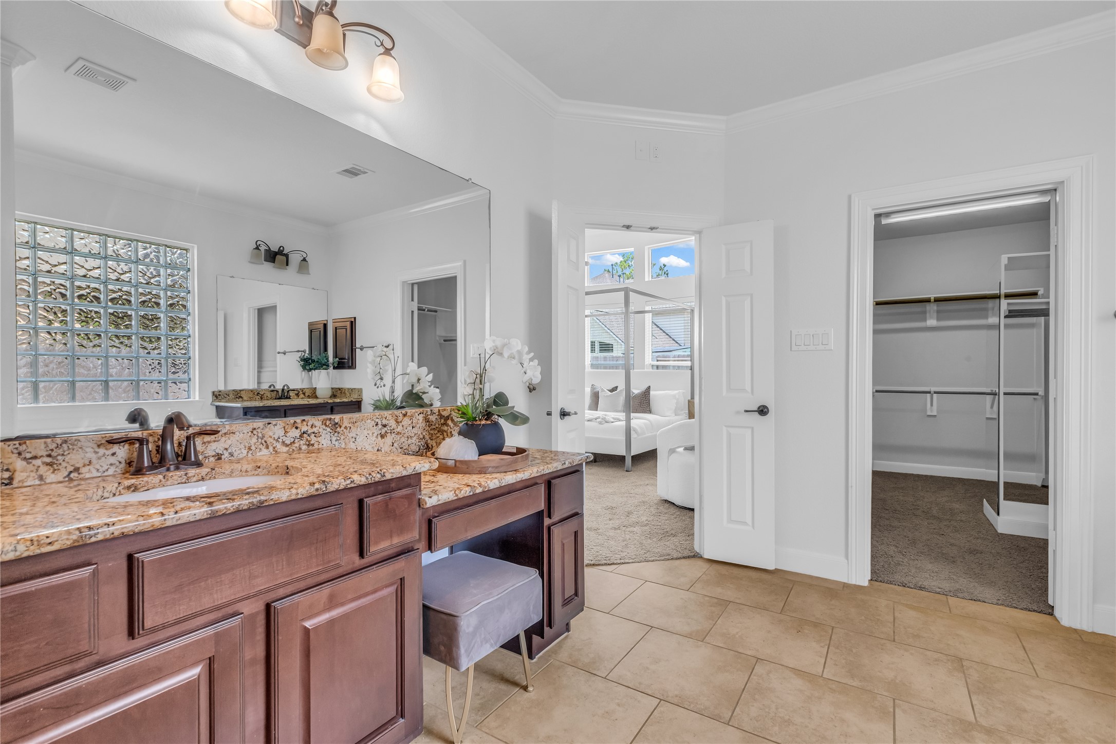 Houston, Texas, 77044, United States, 5 Bedrooms Bedrooms, ,4 BathroomsBathrooms,Residential,For Sale,1927228