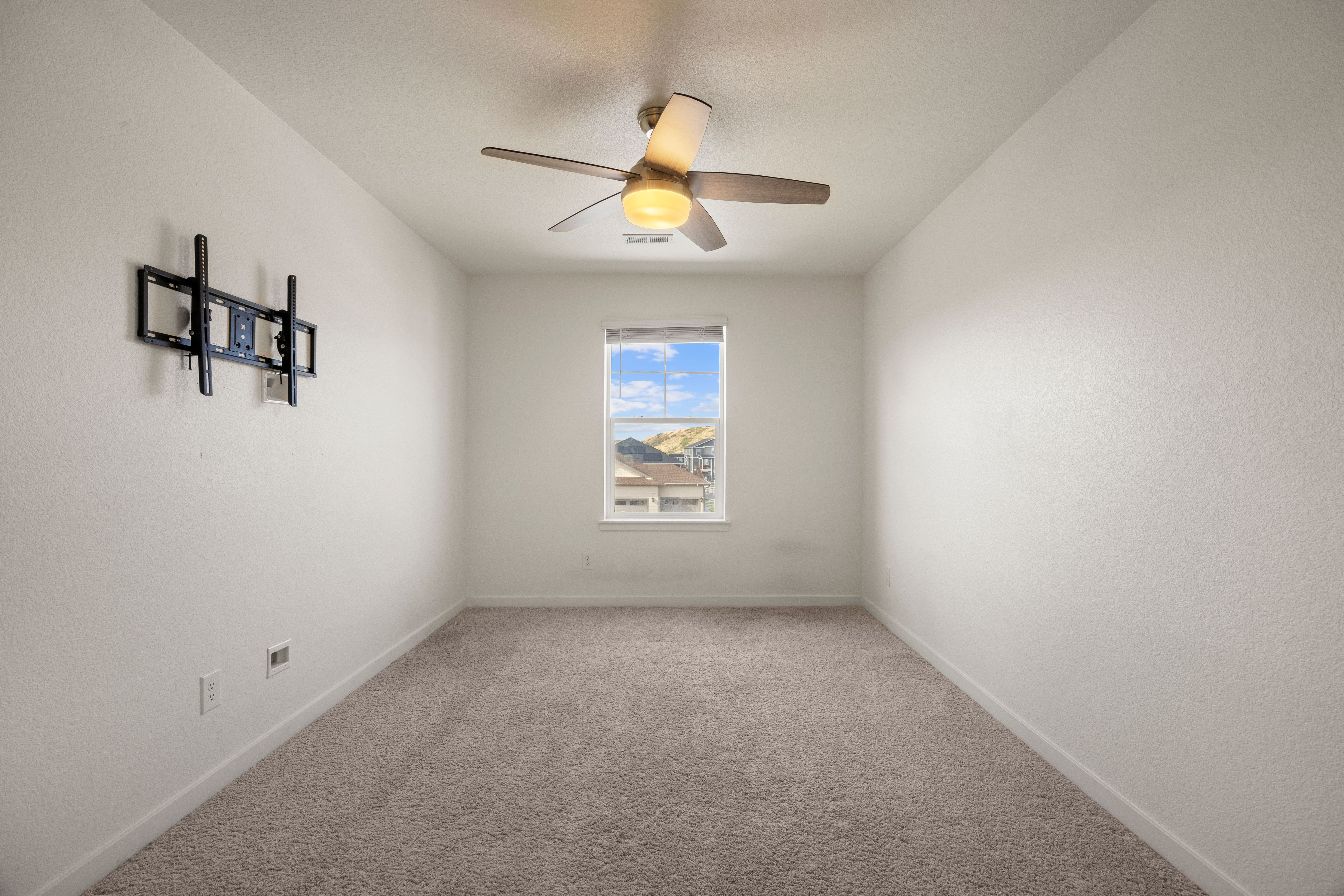  Perfect Blend of Modern Style, Functionality, and Mesa Views - 物件實景