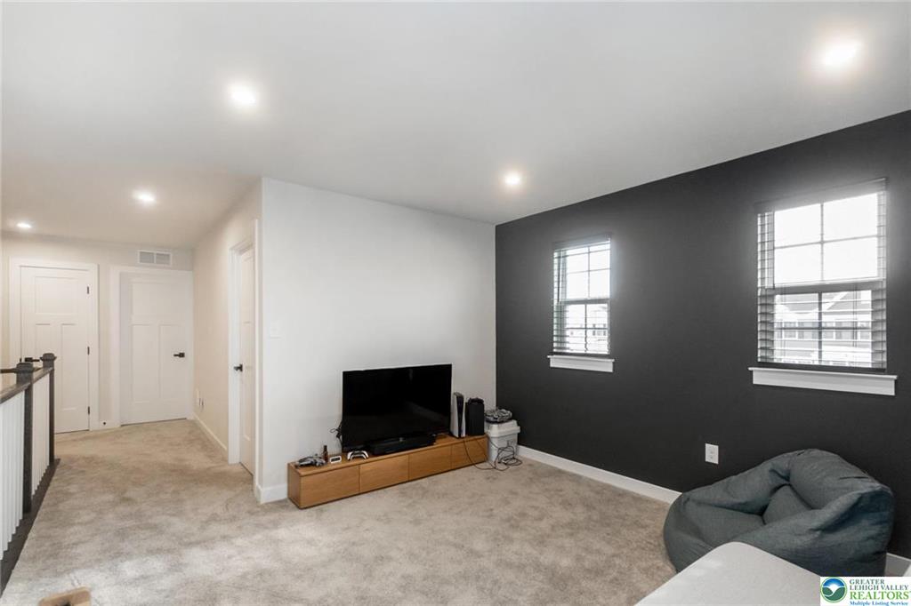 Catasauqua, Pennsylvania, 18032, United States, 5 Bedrooms Bedrooms, ,5 BathroomsBathrooms,Residential,For Sale,2008861