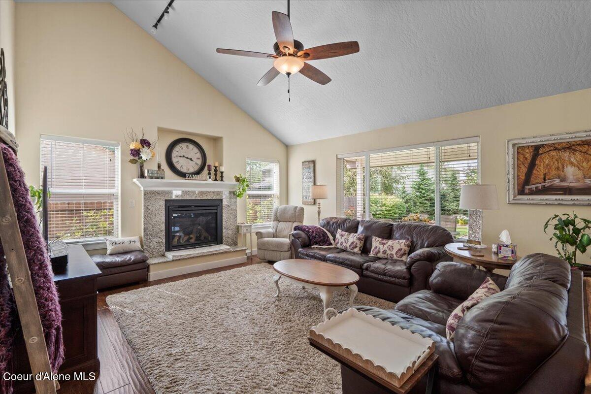 Hayden, Idaho, 83835, United States, 4 Bedrooms Bedrooms, ,3 BathroomsBathrooms,Residential,For Sale,1879599