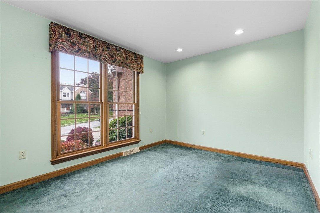 Robinson Twp, Pennsylvania, 15136, United States, 4 Bedrooms Bedrooms, ,4 BathroomsBathrooms,Residential,For Sale,1992157