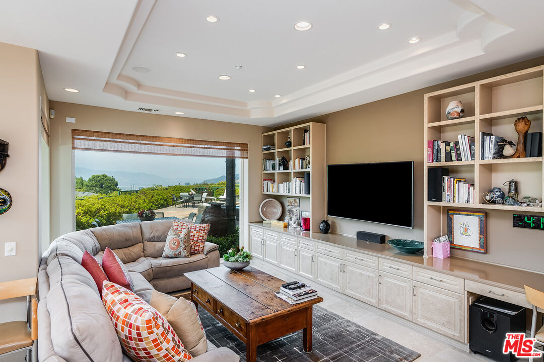 Beverly Hills, California, 90210, United States, 4 Bedrooms Bedrooms, ,5 BathroomsBathrooms,Residential,For Sale,1919871