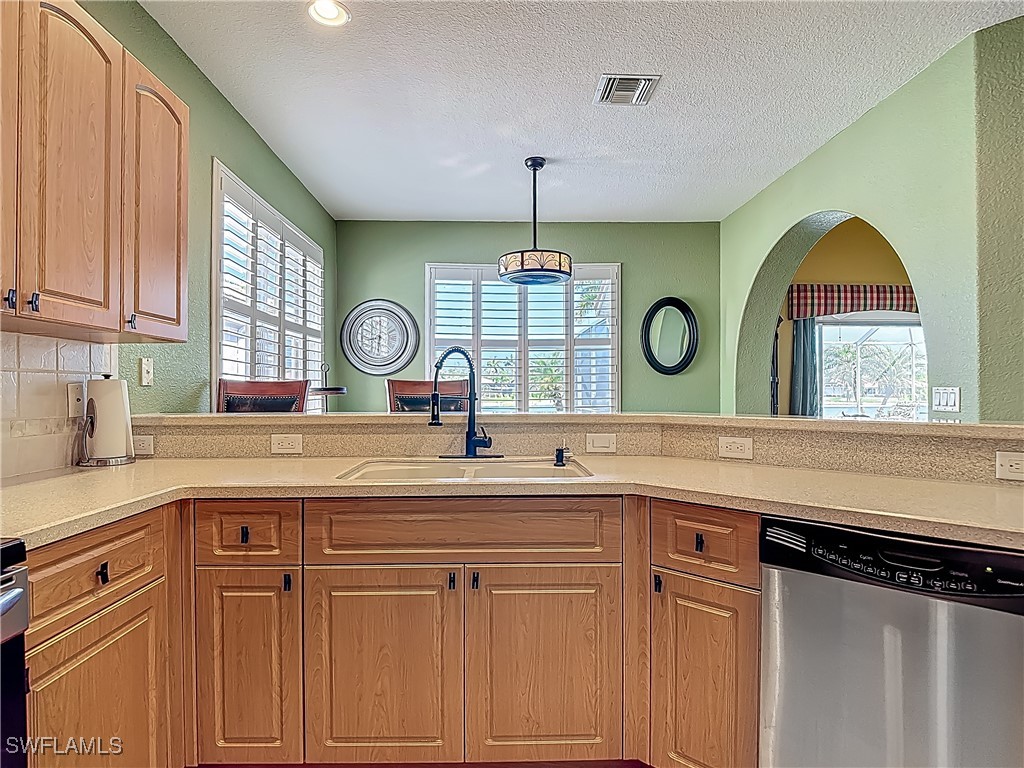 North Fort Myers, Florida, 33917, United States, 3 Bedrooms Bedrooms, ,2 BathroomsBathrooms,Residential,For Sale,1804278