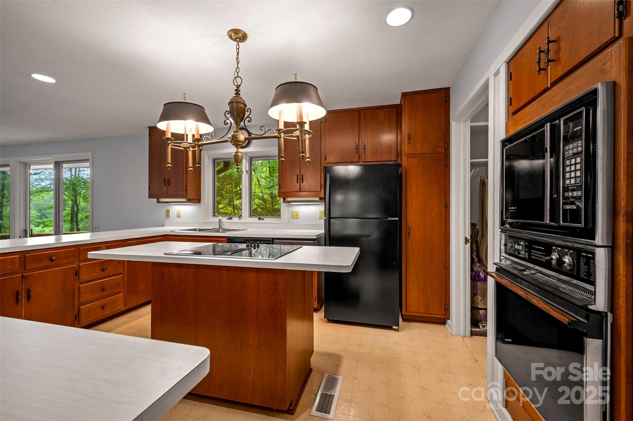 Tryon, North Carolina, 28782, United States, 3 Bedrooms Bedrooms, ,3 BathroomsBathrooms,Residential,For Sale,1918152