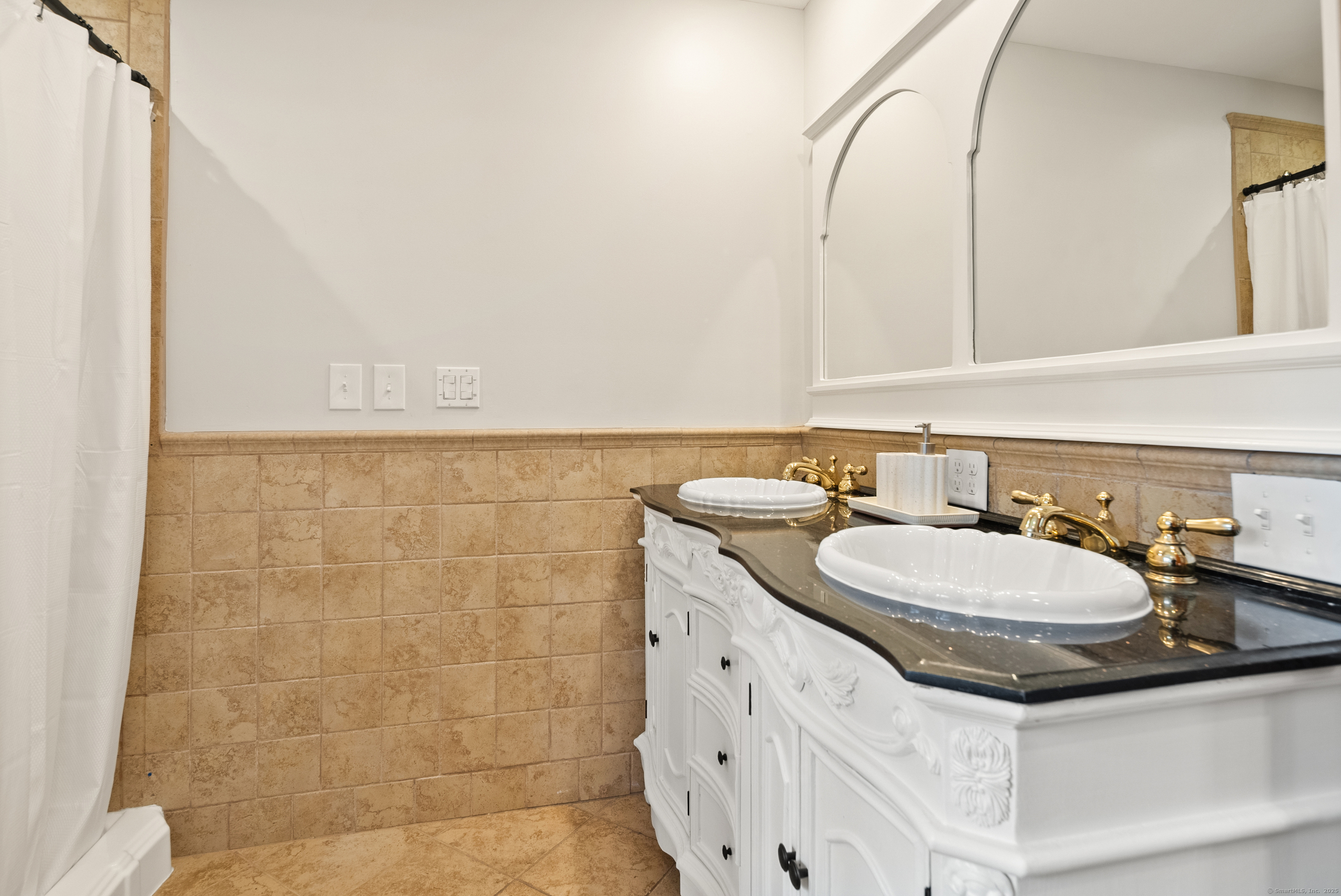 Somers, Connecticut, 06071, United States, 4 Bedrooms Bedrooms, ,4 BathroomsBathrooms,Residential,For Sale,1927442