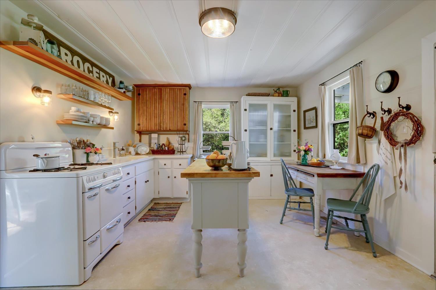 Nevada City, California, 95959, United States, 2 Bedrooms Bedrooms, ,1 BathroomBathrooms,Residential,For Sale,1982930