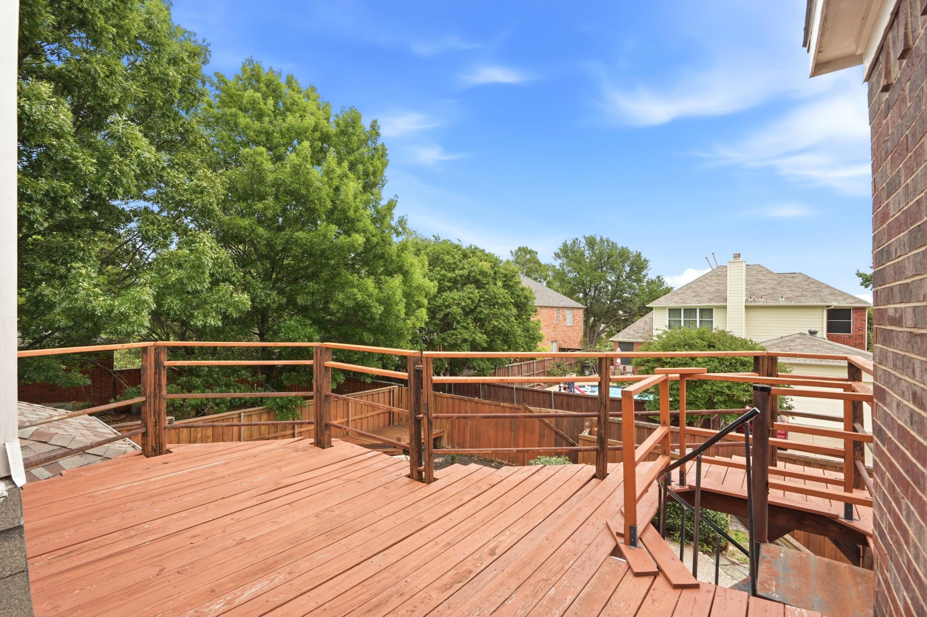  5/2.2 Home with Pool in Plano - 物件實景