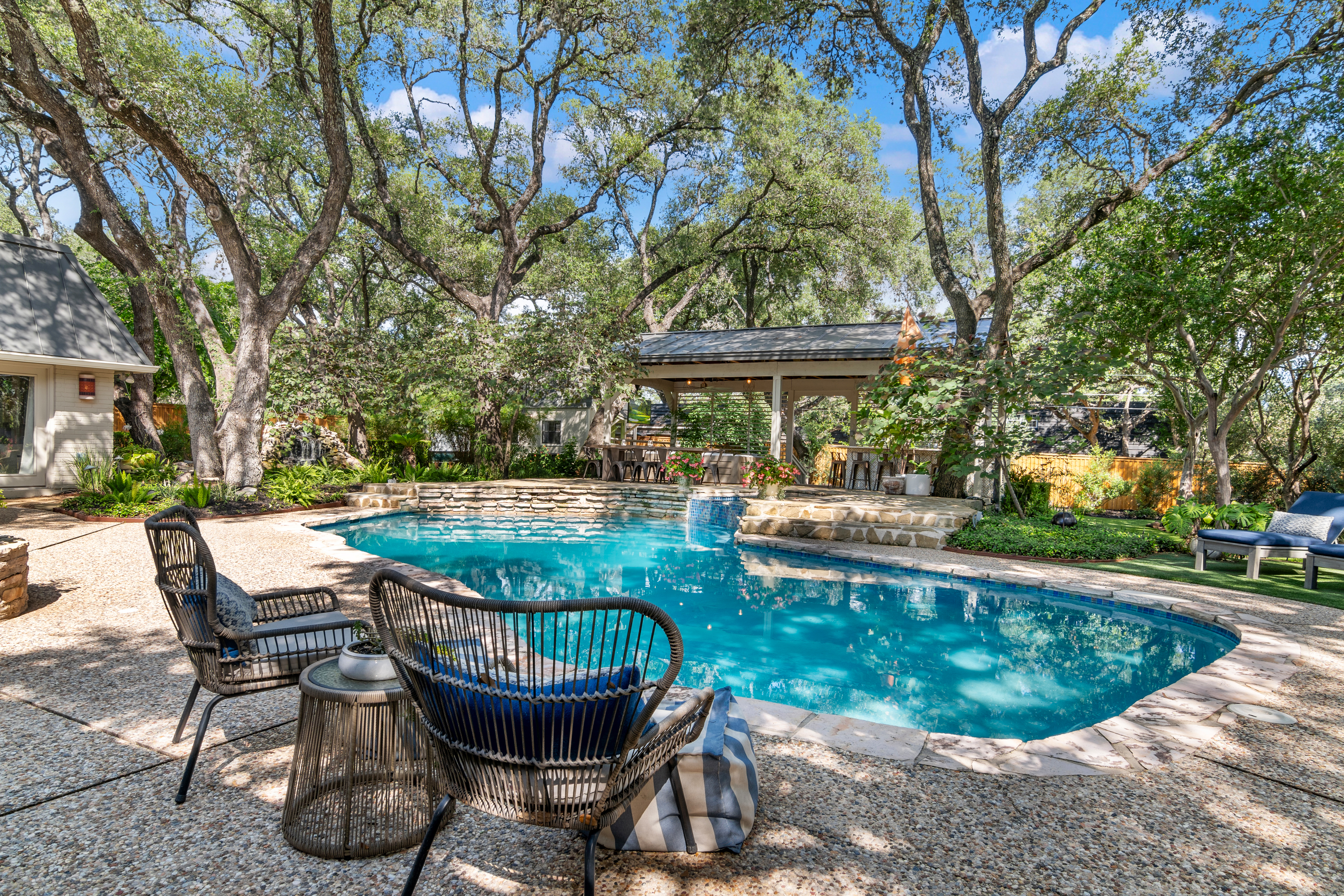  Private Oak-Shaded Estate in Castle Hills - 物件實景