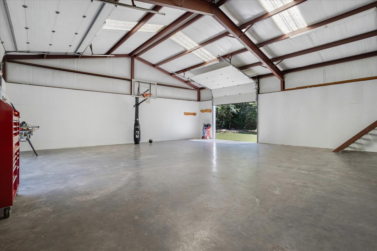 Bonham, Texas, 75418, United States, 6 Bedrooms Bedrooms, ,3 BathroomsBathrooms,Residential,For Sale,1983606