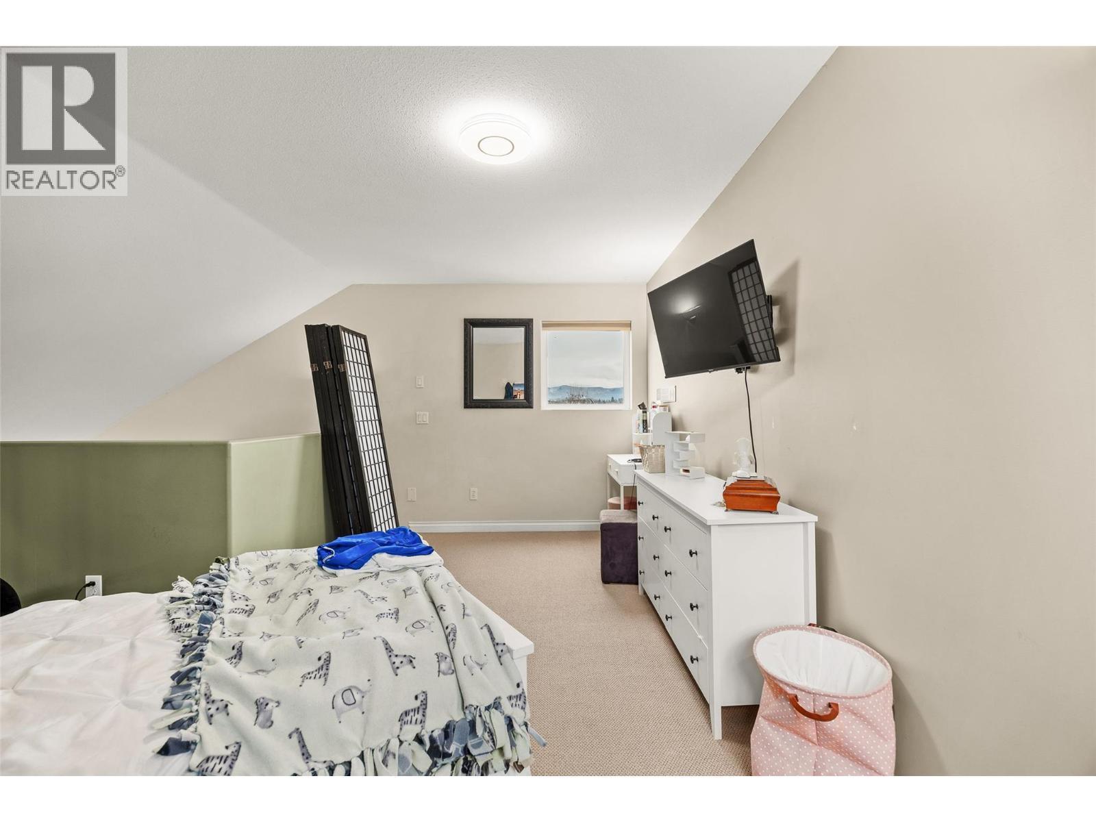 KELOWNA, British Columbia, V1V 1S9, CA, 4 Bedrooms Bedrooms, ,3 BathroomsBathrooms,Residential,For Sale,1895438