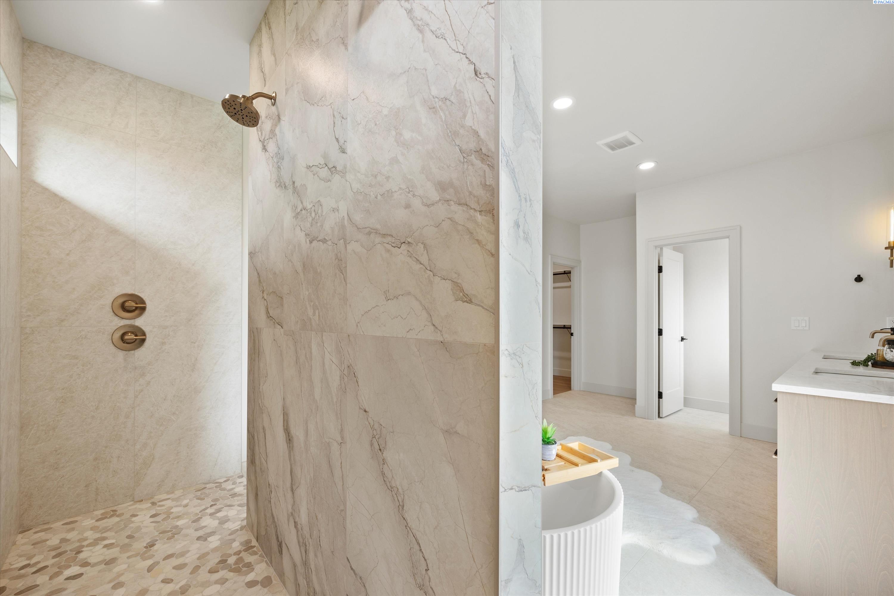 Kennewick, Washington, 99338, United States, 4 Bedrooms Bedrooms, ,4 BathroomsBathrooms,Residential,For Sale,1993366