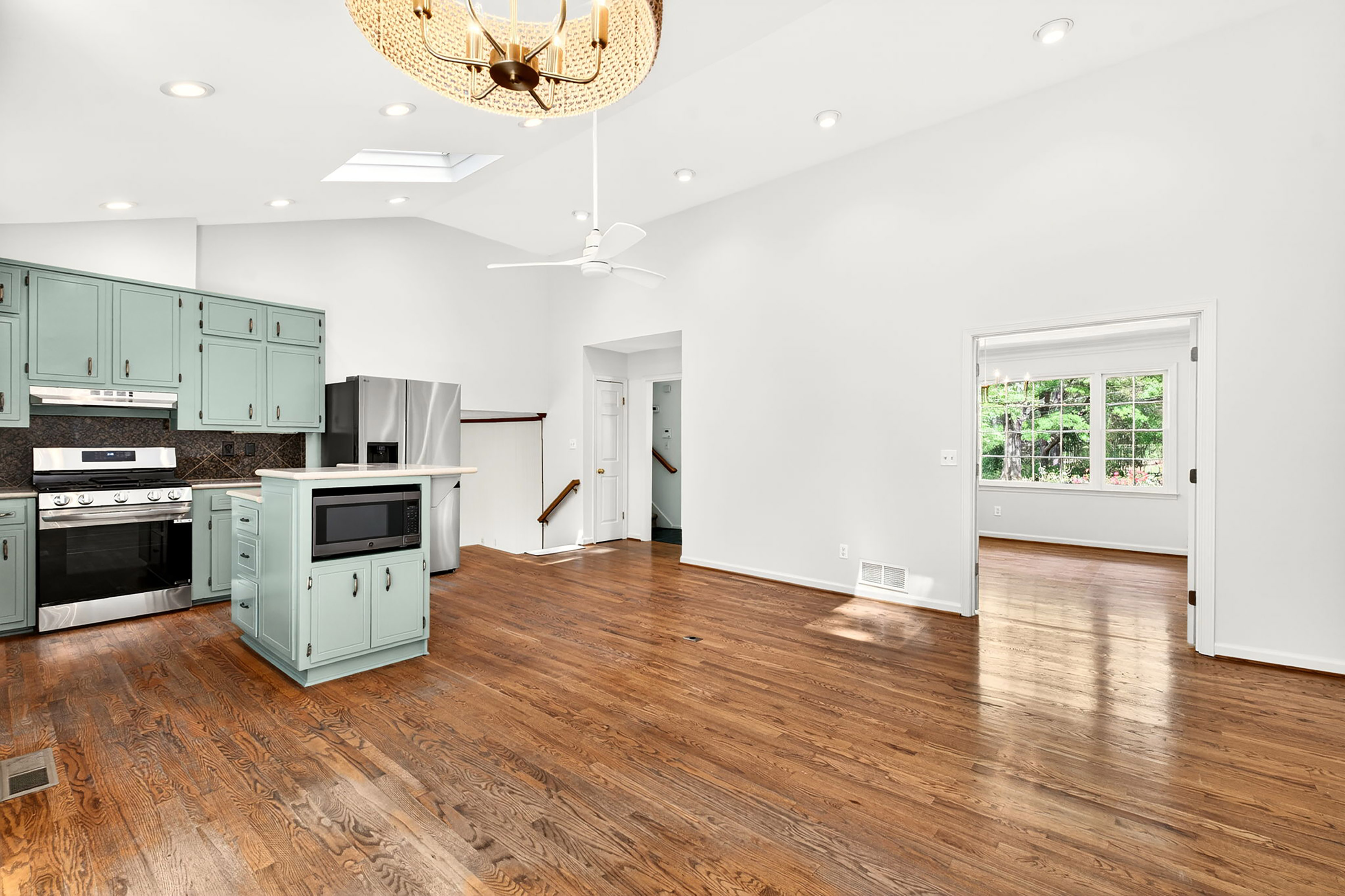  Thoughtfully Expanded and Updated Dunwoody Home on Wooded 0.82+/- Acre Lot - 物件實景