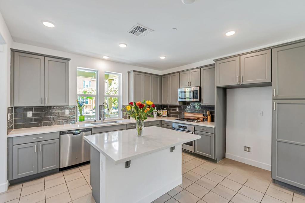 Hercules, California, 94547, United States, 4 Bedrooms Bedrooms, ,3 BathroomsBathrooms,Residential,For Sale,1978520