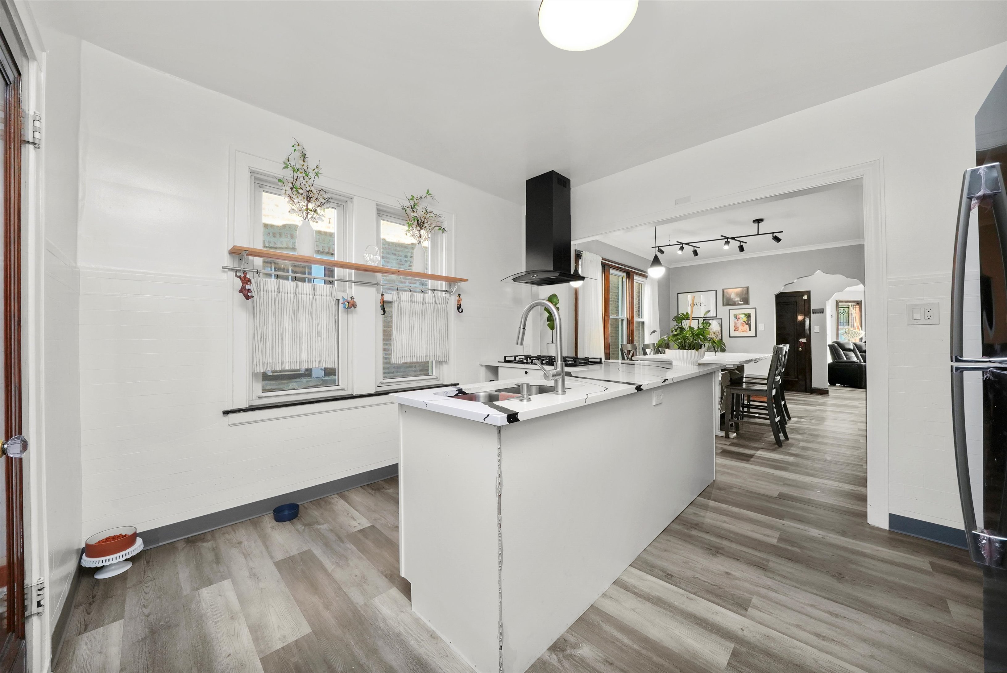 Chicago, Illinois, 60639, United States, 8 Bedrooms Bedrooms, ,3 BathroomsBathrooms,Residential,For Sale,1986101