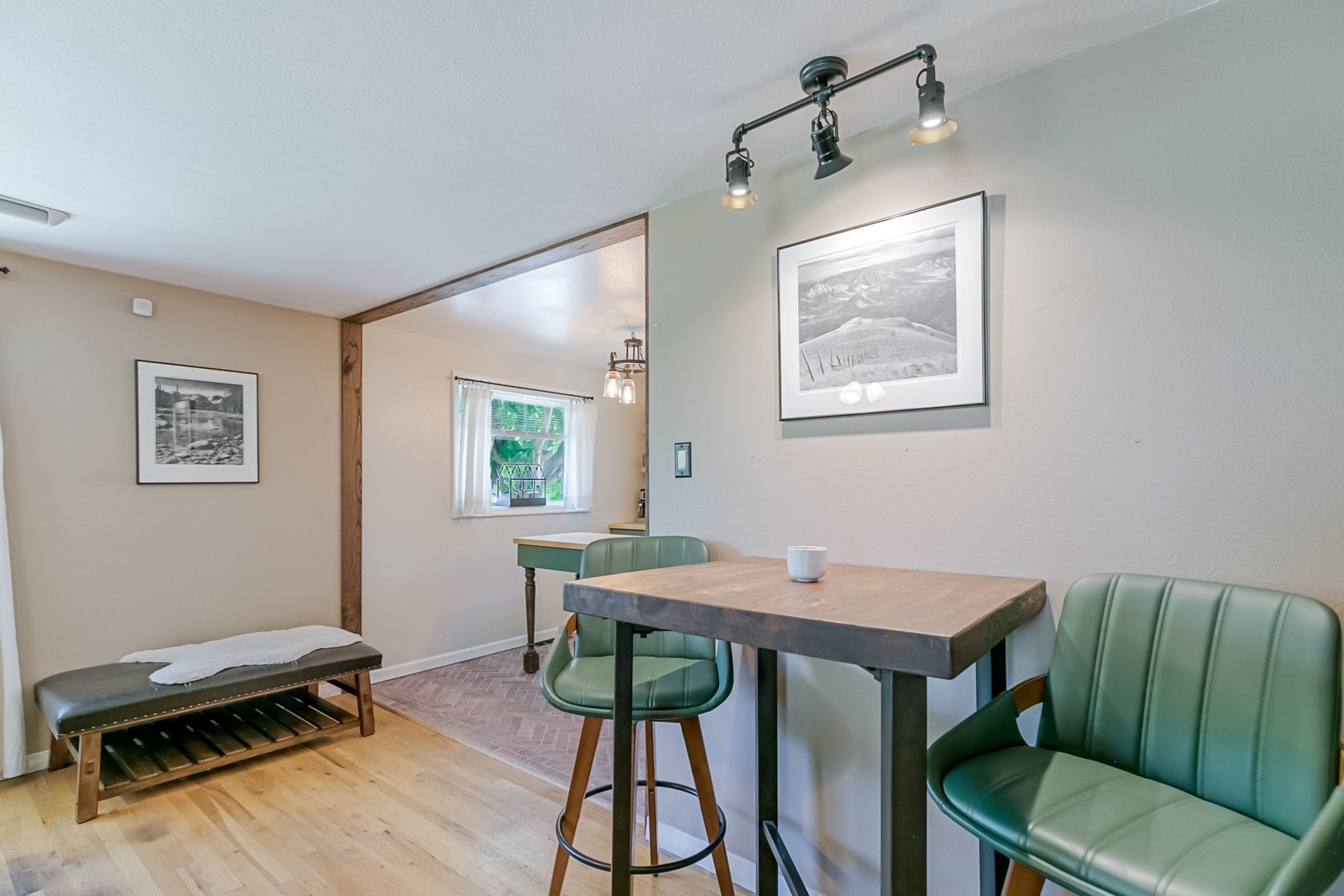  Parklike Yard, 3 Bedroom 1.5 Bath Home - 物件實景