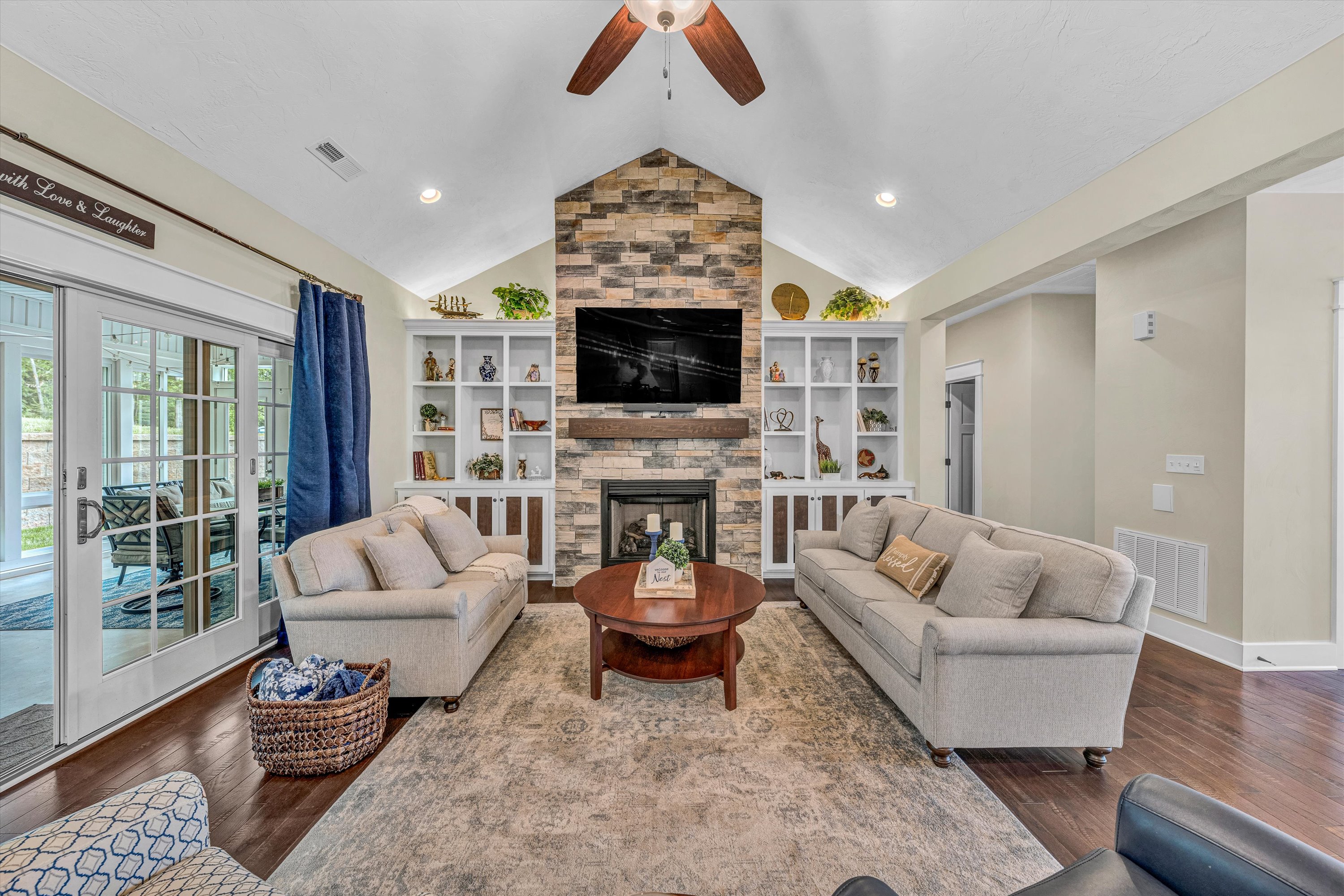 Blue Ridge, Virginia, 24064, United States, 4 Bedrooms Bedrooms, ,3 BathroomsBathrooms,Residential,For Sale,1930042