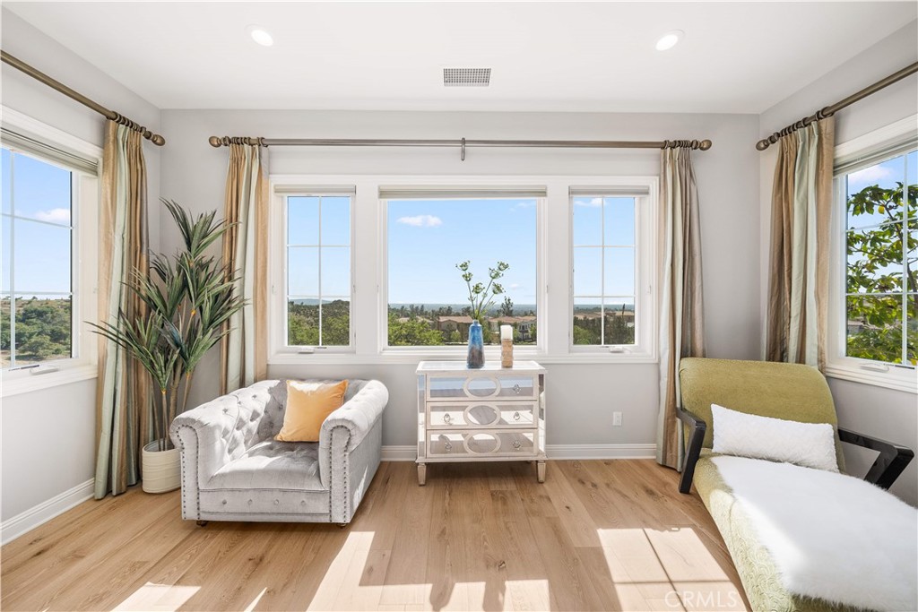 Irvine, California, 92602, United States, 5 Bedrooms Bedrooms, ,6 BathroomsBathrooms,Residential,For Sale,1982881