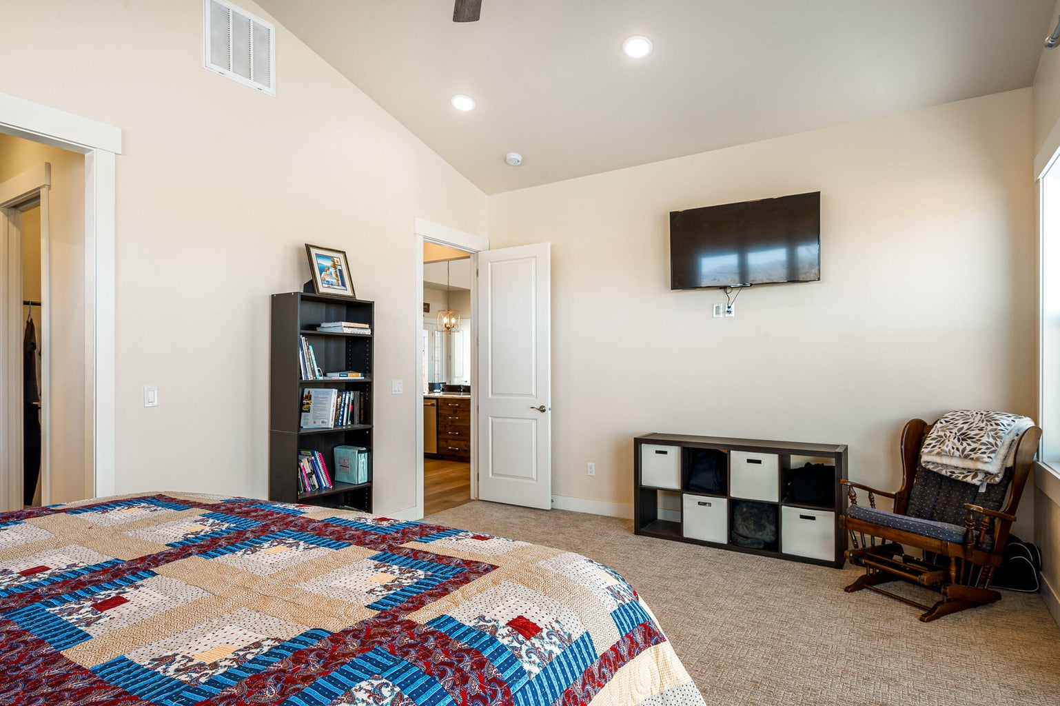 Parowan, Utah, 84761, United States, 3 Bedrooms Bedrooms, ,3 BathroomsBathrooms,Residential,For Sale,1992445